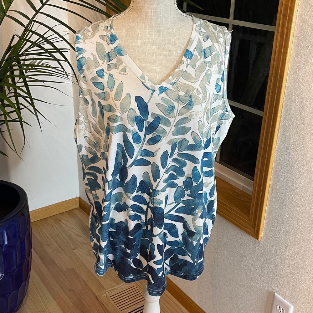 Blue Leaf Print Sleeveless Top - Picture 3 of 6